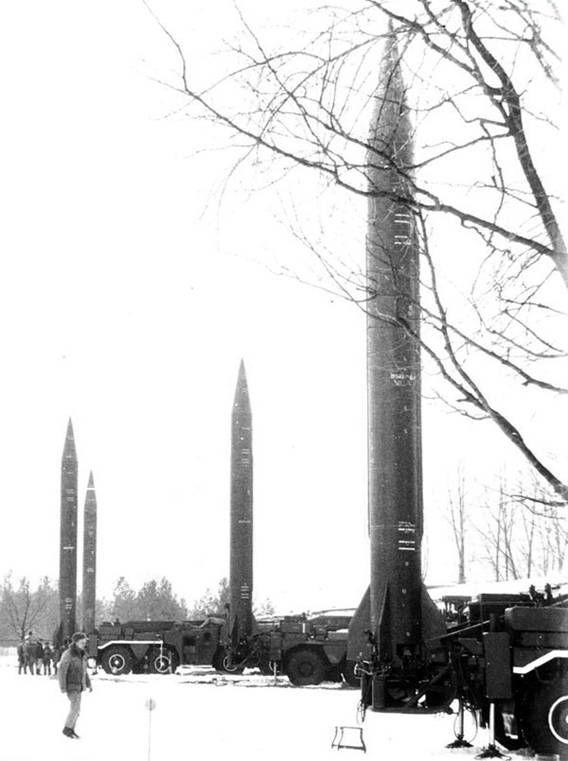 СПУ 9П117М комплексов 9К72 SCUD-B 22-й РБР армии Белоруссии на учениях, пос.Цель, 1994-1996 г.г.-1